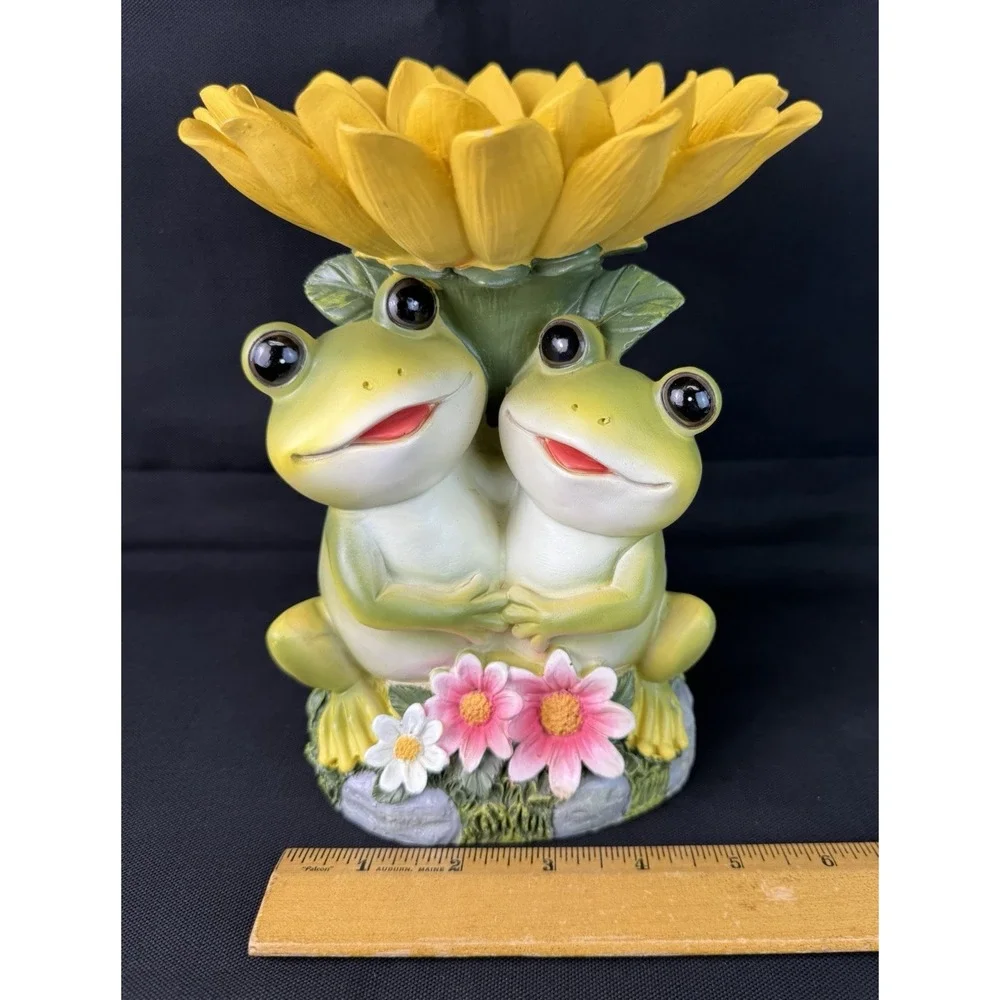Decorative Whimsical Frogs Under Sunflower Statue/Decor/Small Birdfeeder